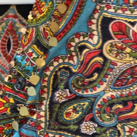 Gorgeous rayon fabric with stunning pattern - Picture 4 of 6